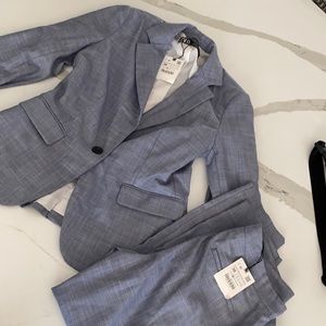 Never worn beautiful Zara suit.